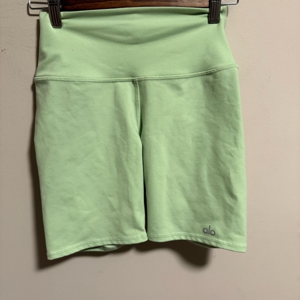 ALO Yoga Green Bike Shorts High-Rise Performance- Size XS